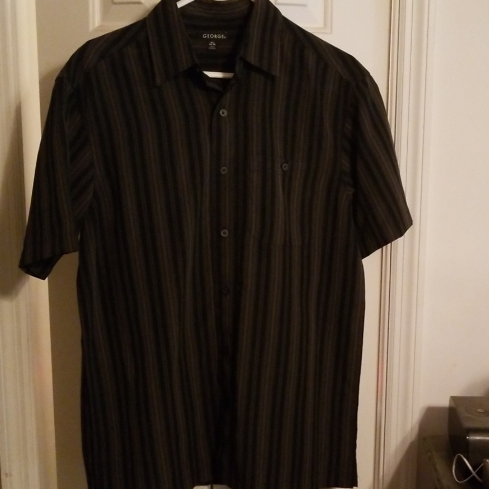 🎄🎄2 FOR $12 🎄🎄Men's Short sleeved Shirts